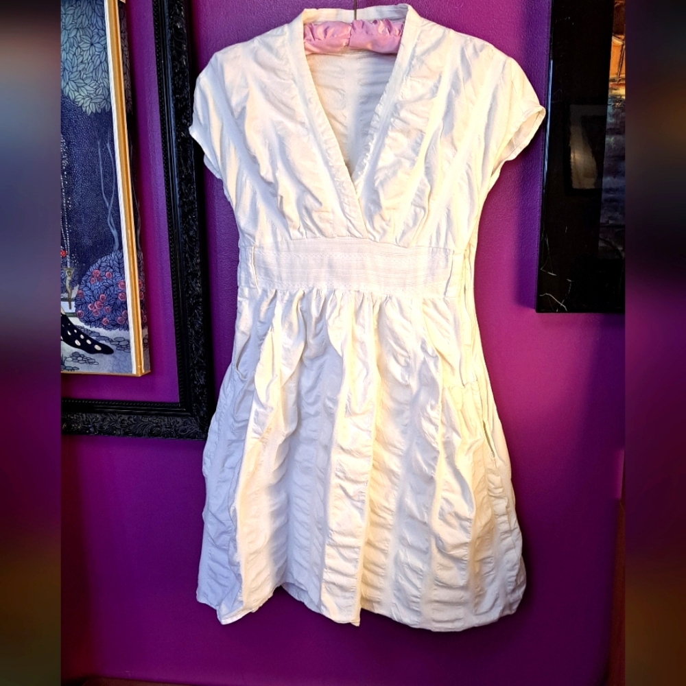 Jaer Caban White V-Neck Cap Sleeve Dress. Size Medium